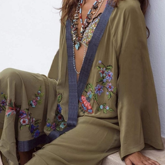 SALE‼️SECRET GARDEN Embroidered Floral Kimono - Picture 8 of 12